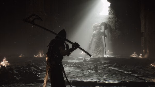 Mortal Shell II screenshot: A hooded warrior armed with a polearm faces a towering, cloaked enemy in a dimly lit stone chamber.